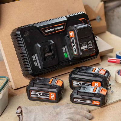 Bezprzewodowa szybka ładowarka z dwiema stacjami dokującymi firmy Evolution z akumulatorem litowo-jonowym 18 V EXT