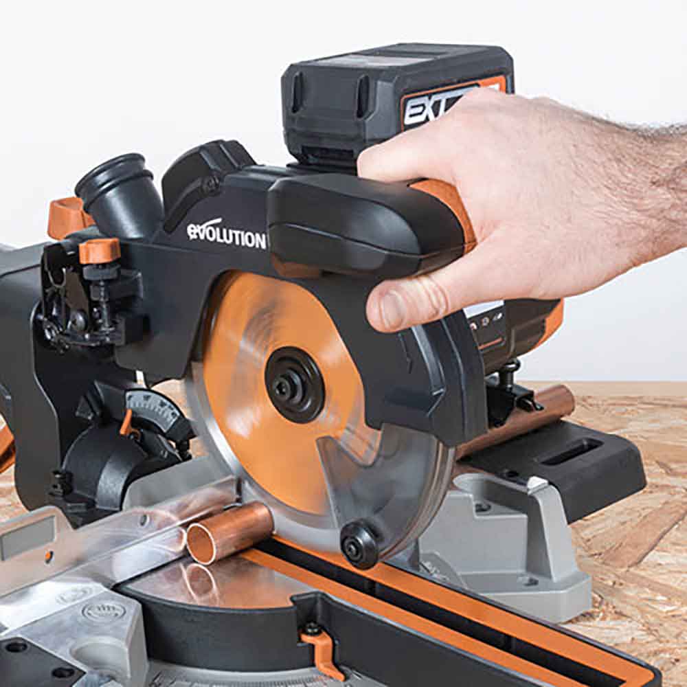 Bezprzewodowy akumulator litowo-jonowy Evolution 18V 8Ah EXT R18BAT-Li8