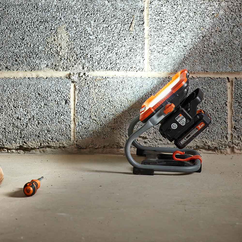 Bezprzewodowy reflektor Evolution R2700WLT-Li bez akumulatora i ładowarki