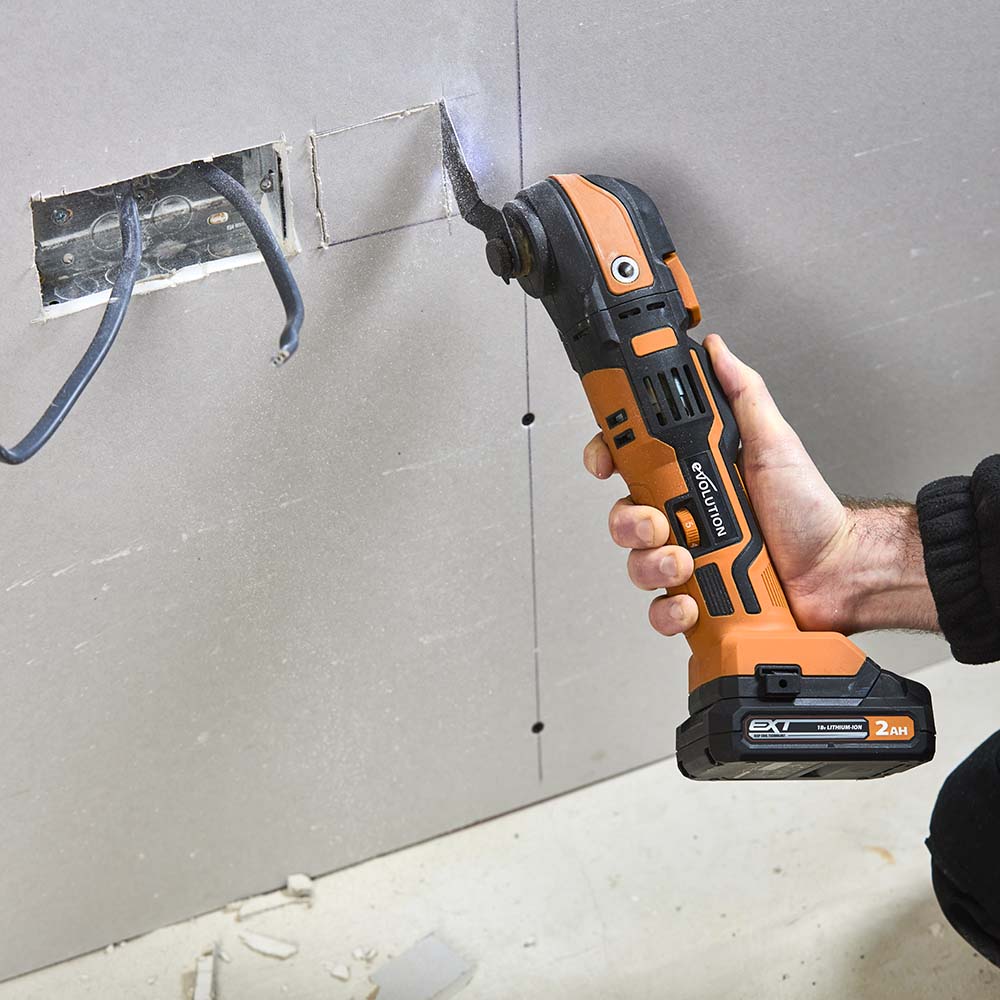 Akumulatorowe narzędzie wielofunkcyjne Evolution R18MLT-Li z wielomateriałowym ostrzem